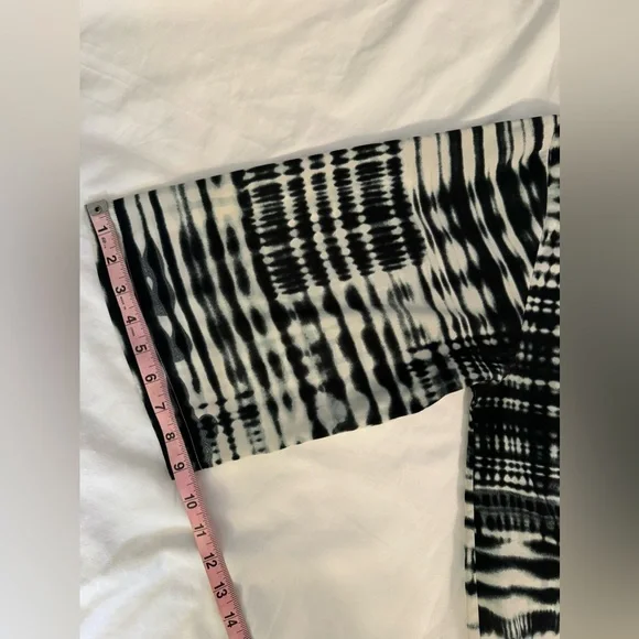 Chico’s Women’s Black & White Beautiful Blouse ~ Size 2 - Picture 9 of 11